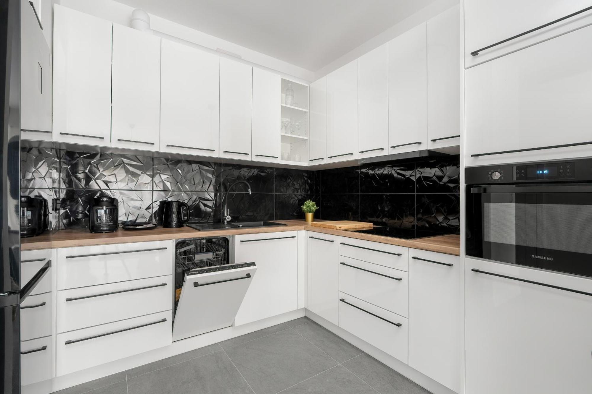 City Center Apartments With Gym & Free Garage Poznan By Noclegi Renters Exteriör bild