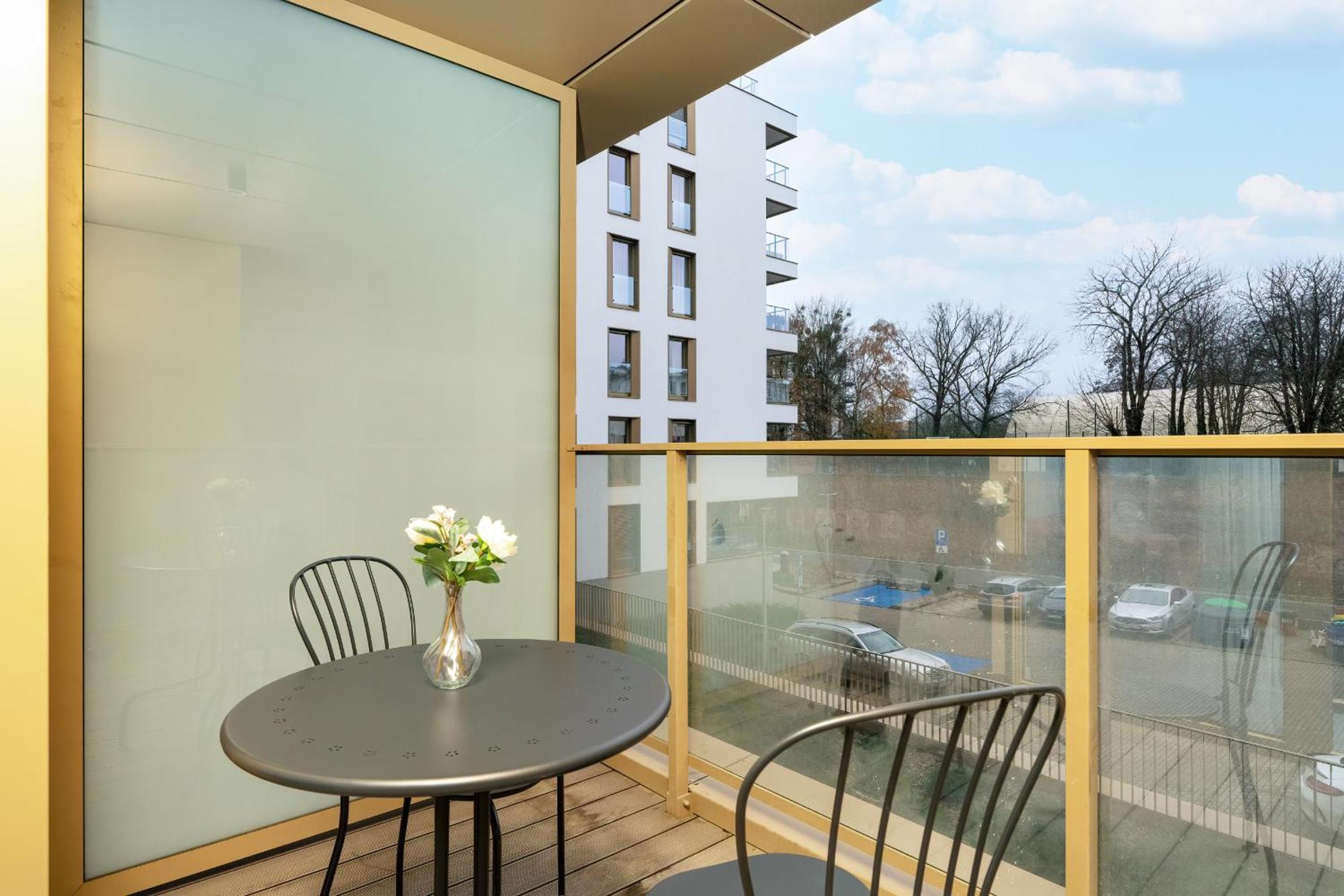 City Center Apartments With Gym & Free Garage Poznan By Noclegi Renters Exteriör bild