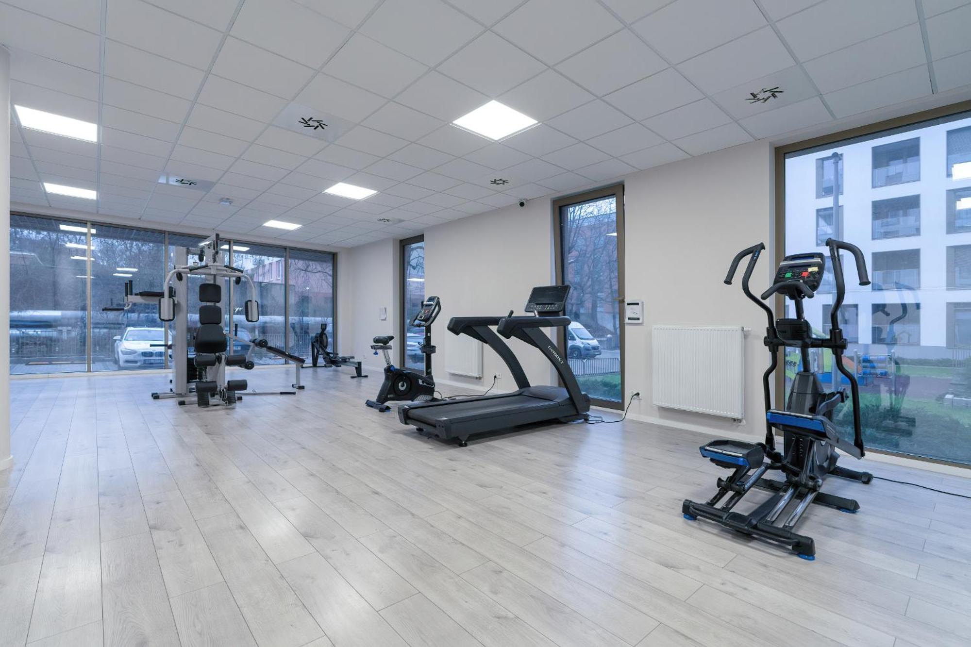 City Center Apartments With Gym & Free Garage Poznan By Noclegi Renters Exteriör bild