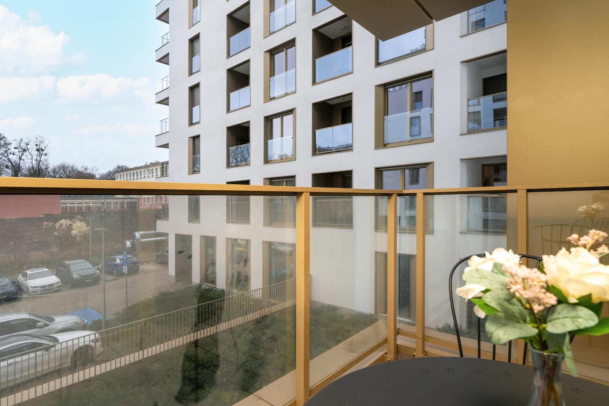 City Center Apartments With Gym & Free Garage Poznan By Noclegi Renters Exteriör bild